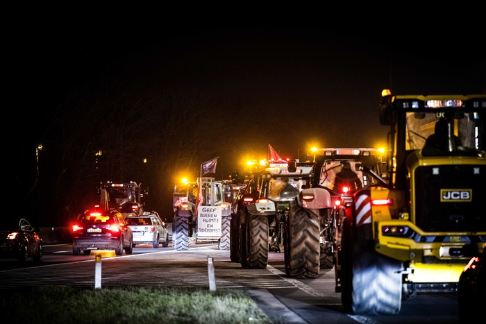 I Trattori In Belgio Bloccano Il Confine Con L Olanda Globo Diroma